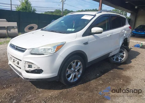 2015 Ford Escape Titanium z USA, uszkodzony, nr VIN 1FMCU9JX1FUB54764